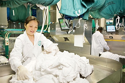 Alsco female staff working